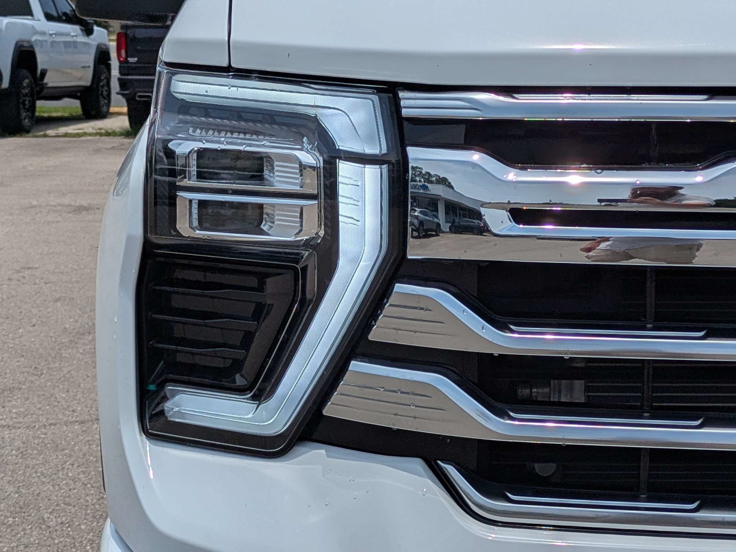 Used 2025 Summit White Chevrolet High Country image 10