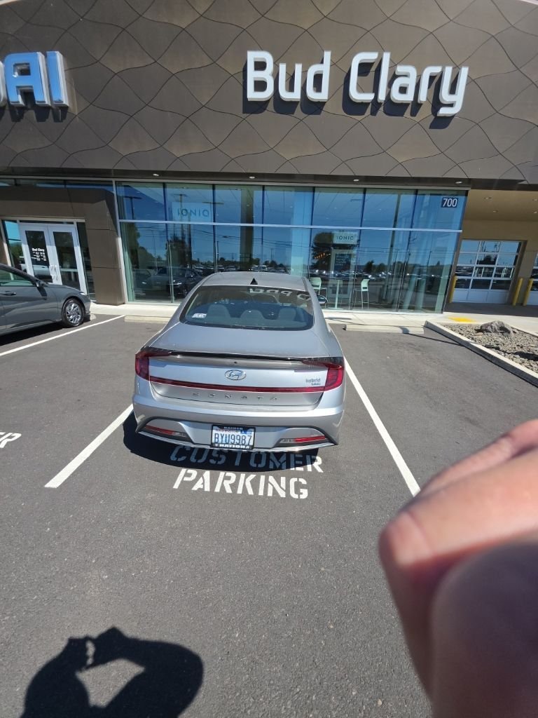 Used 2021 Shimmering Silver Hyundai Blue image 10