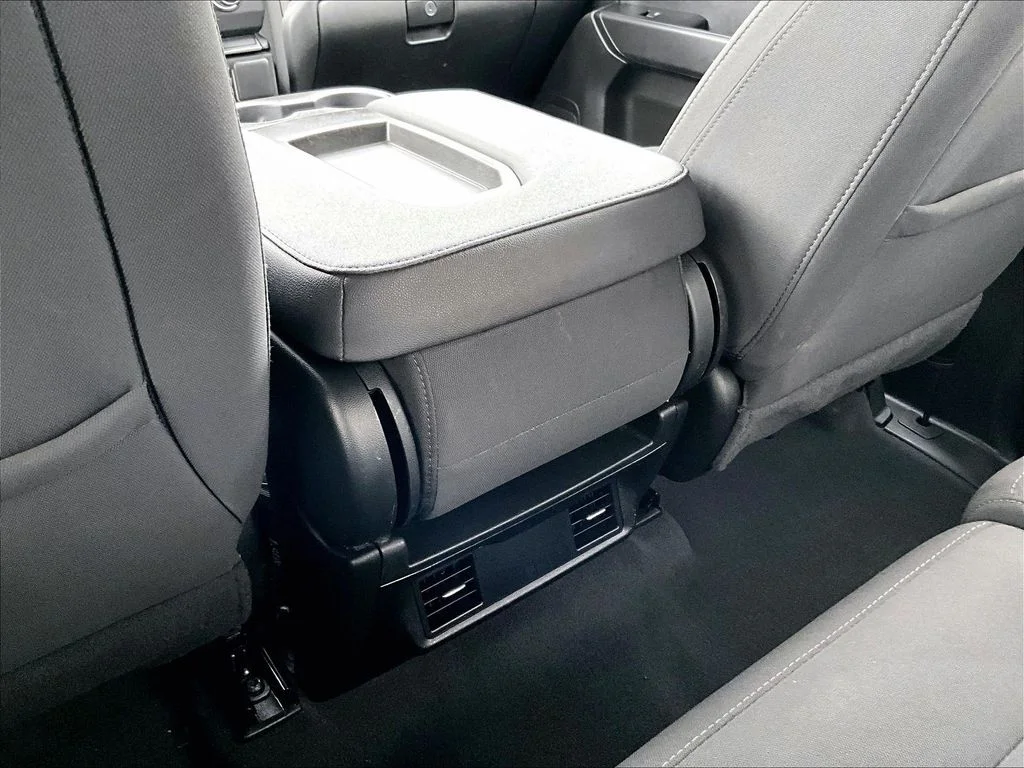 Used 2023 White Chevrolet Custom image 34