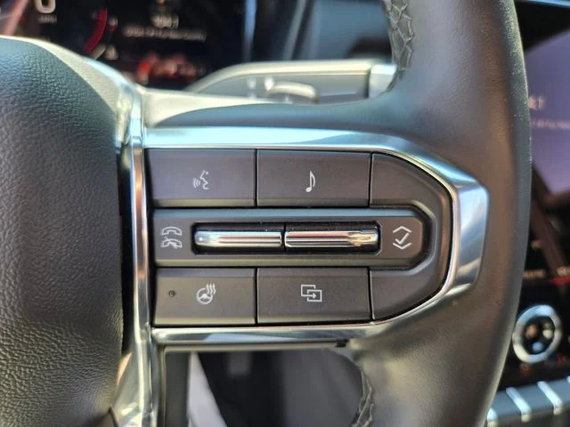 Used 2025 White GMC Elevation image 31