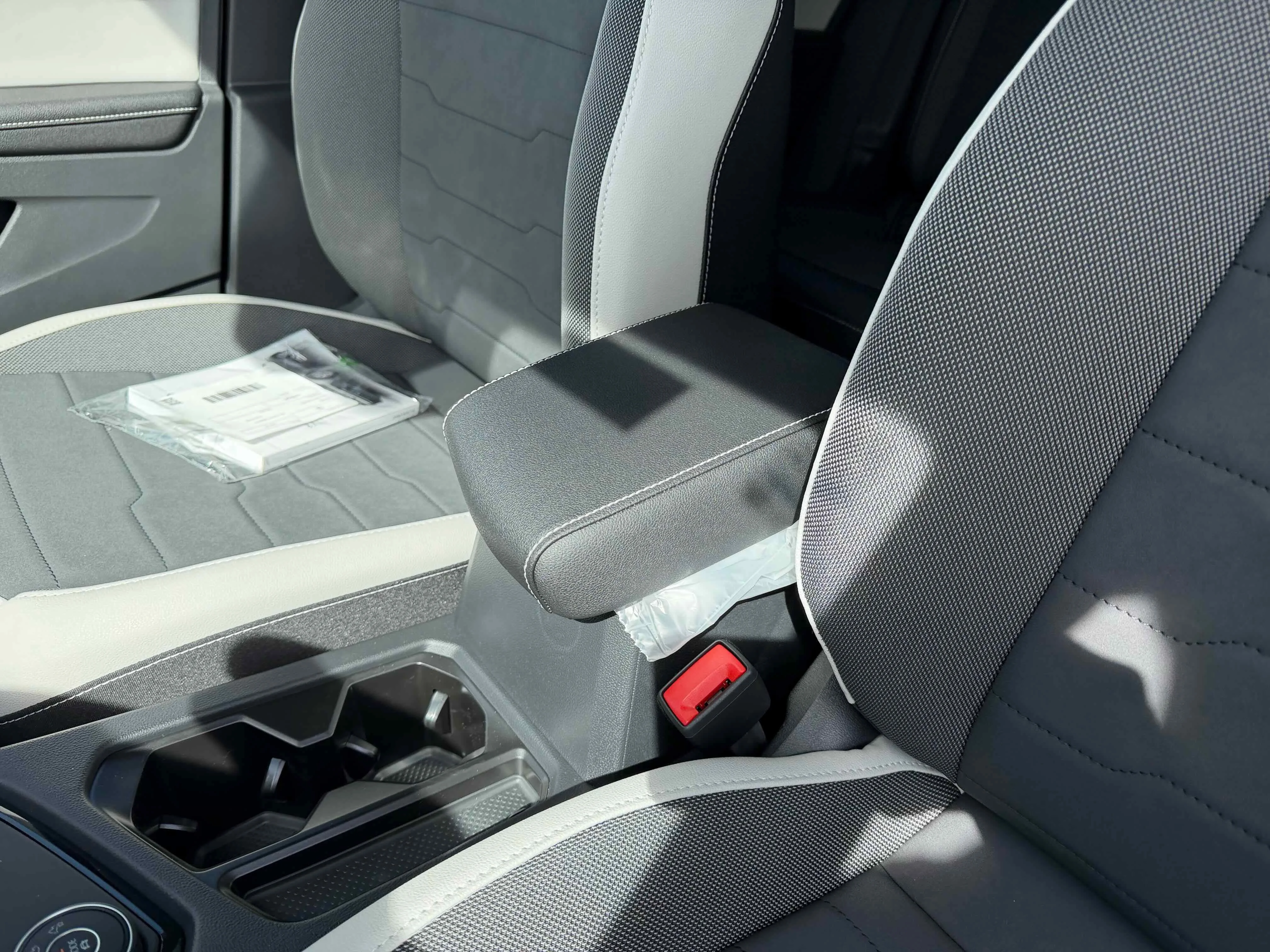 New 2026 Pure White Volkswagen SE image 26
