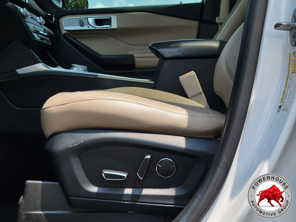 Used 2020 White Ford Limited image 26