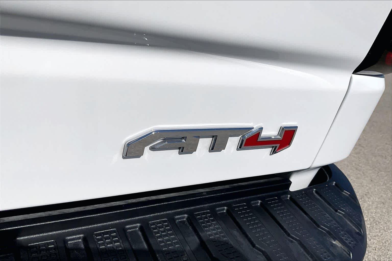 Used 2026 Summit White GMC AT4 image 10