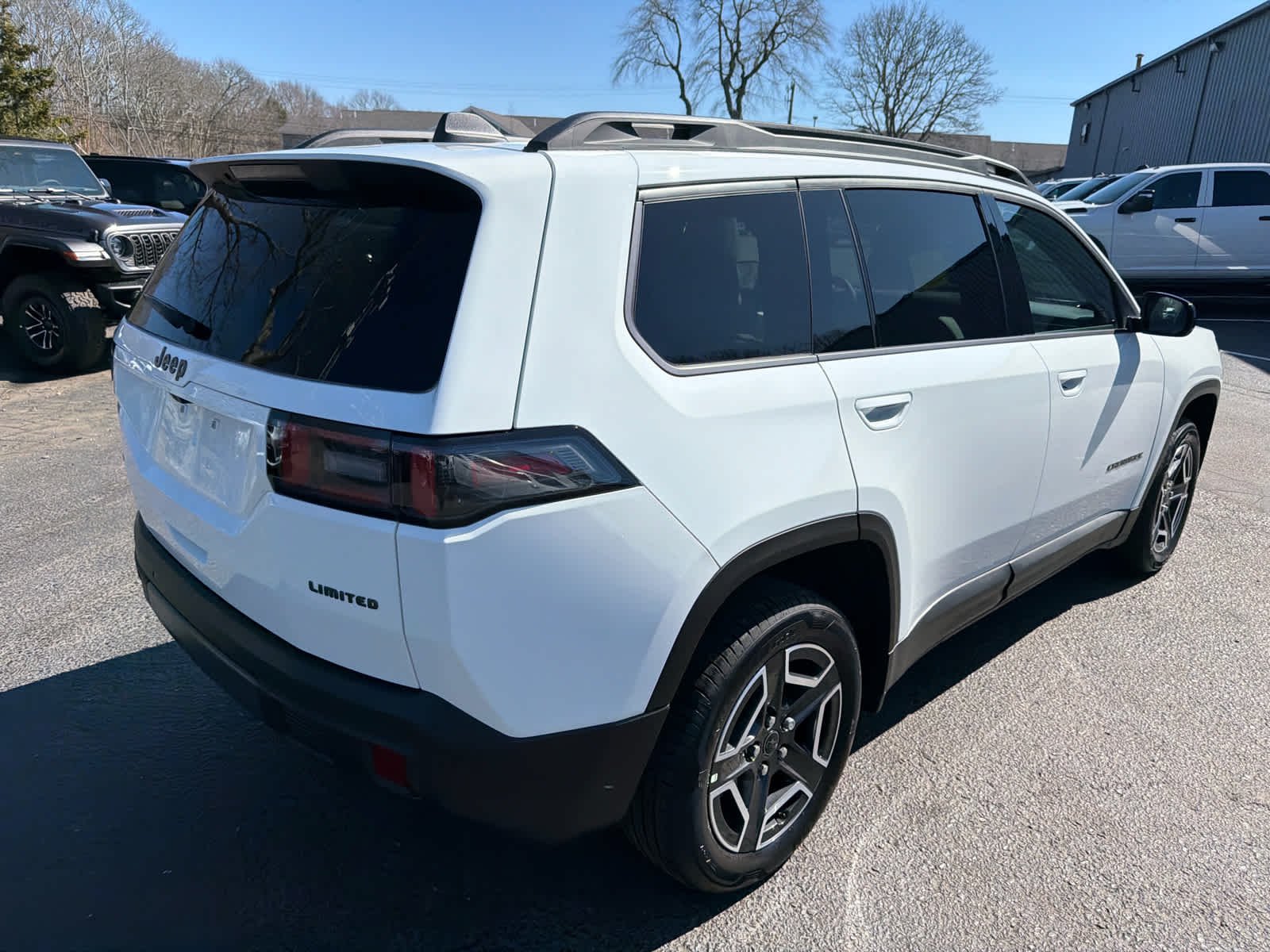 New 2026 Bright White Clear-Coat Exterior Paint Jeep Limited image 8