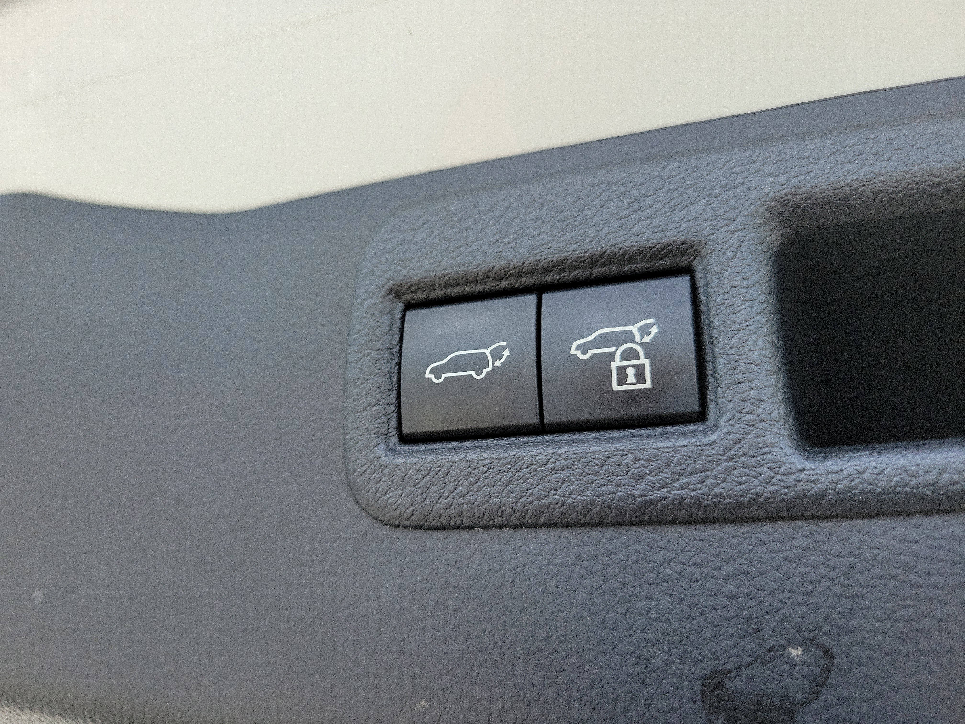Used 2023 Pearl Toyota XLE image 11