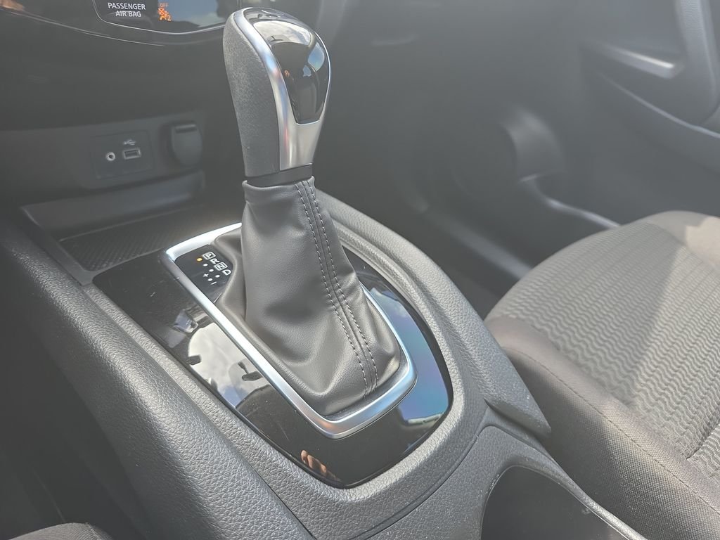 Used 2019 Silver Nissan S image 21