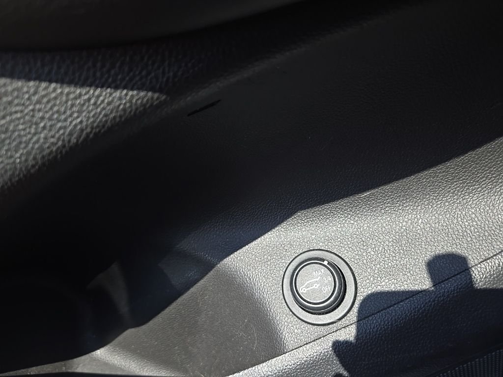 Used 2017 White Buick Essence image 20