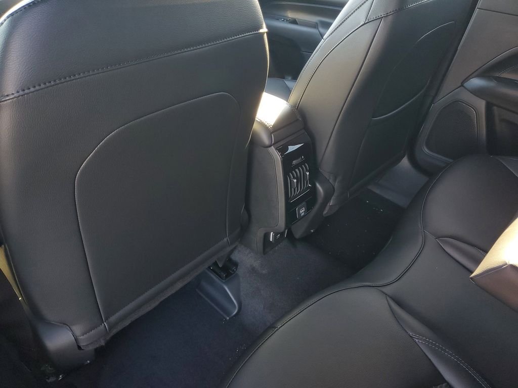 New 2026 Bright White Clearcoat Jeep Latitude image 7