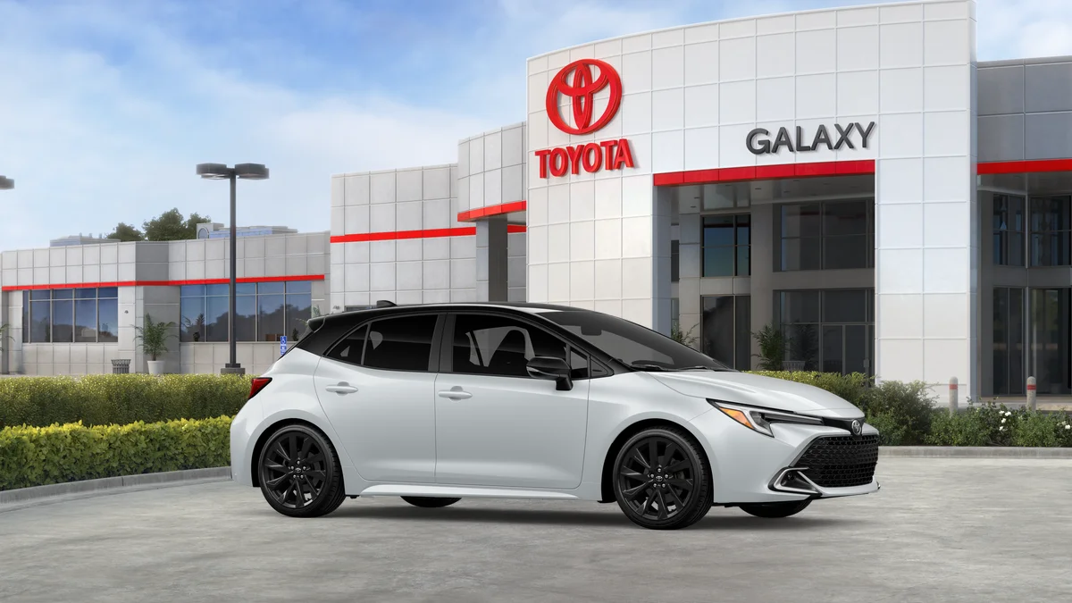 New 2027 Wind Chill Pearl with Black roof Toyota XSE image 13
