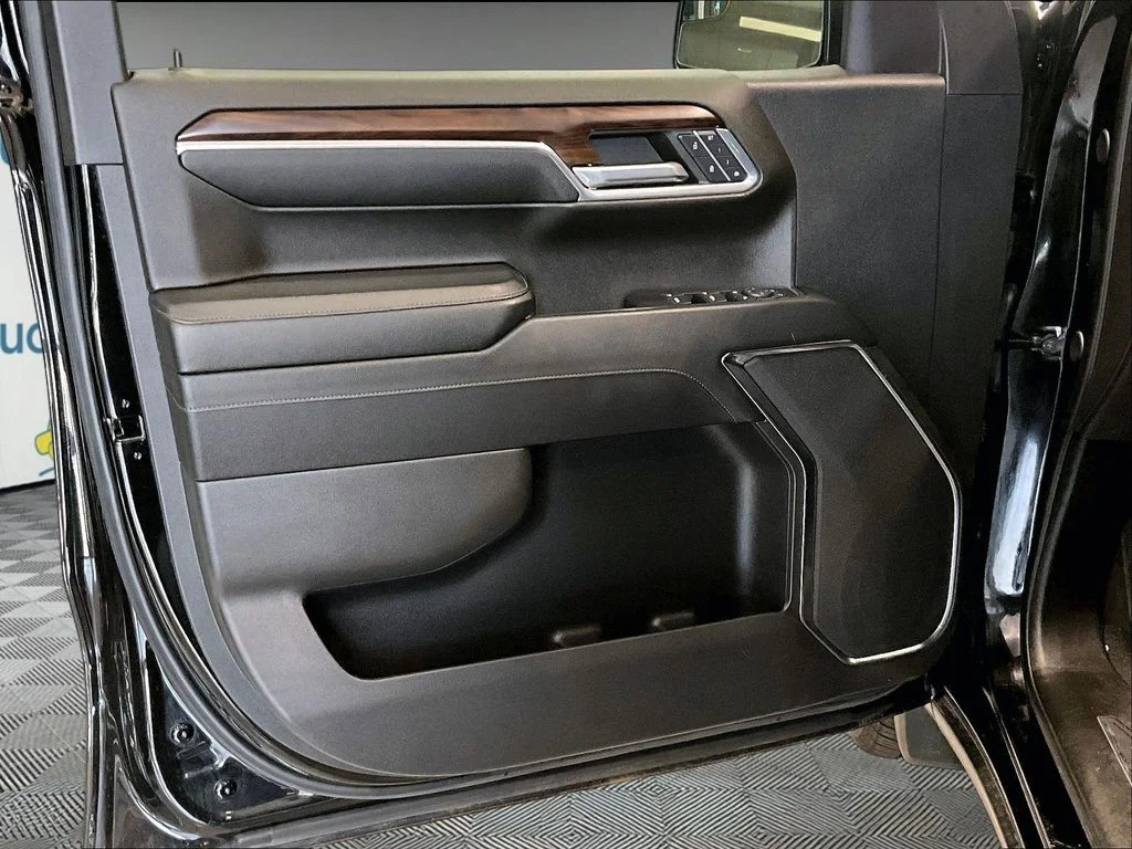 2024 GMC Sierra 1500 SLT - Photo 10