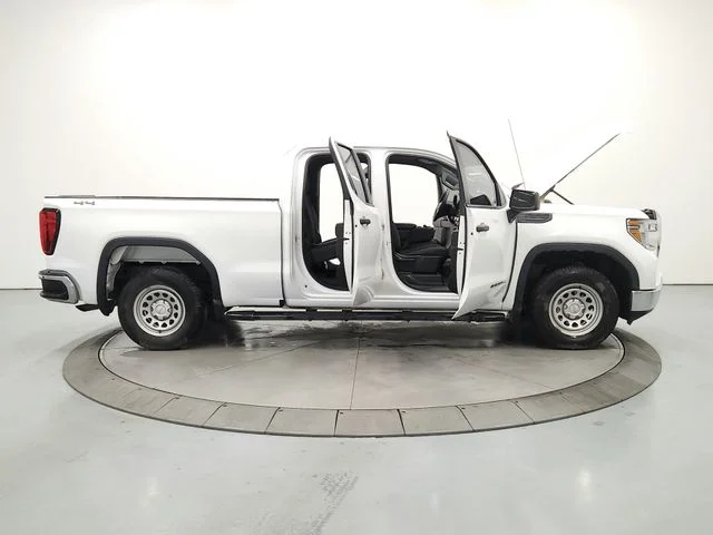 Used 2021 White GMC Base image 16