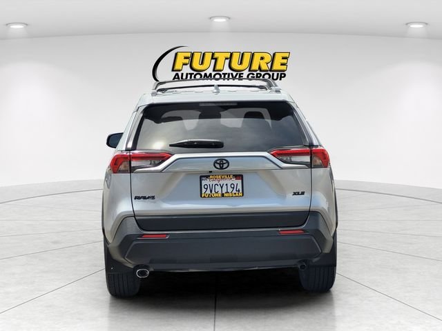 Used 2022 Silver Toyota XLE Premium image 8