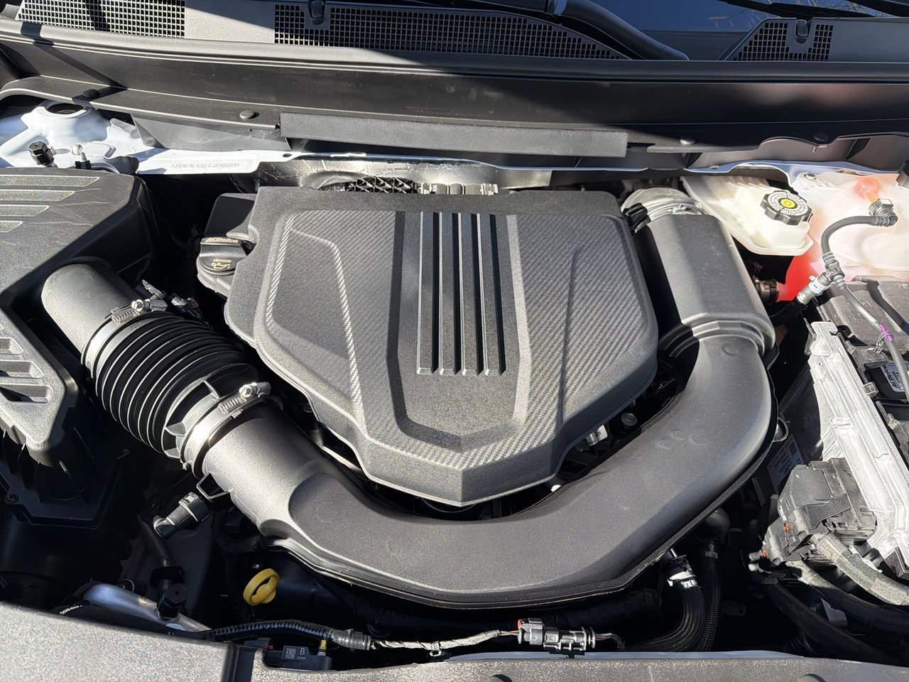 Used 2026 Polar White Tricoat Chevrolet RS image 25
