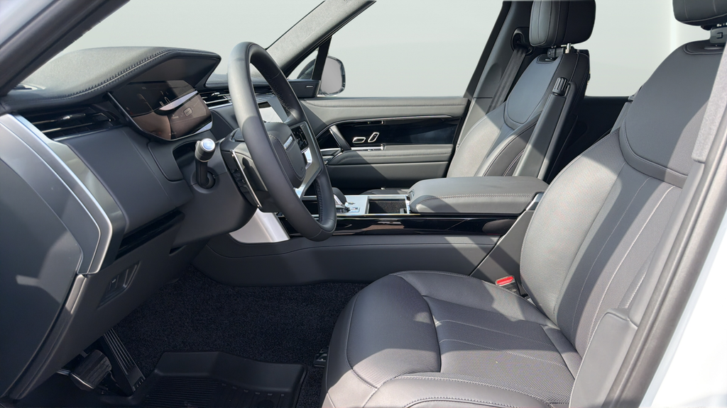 New 2026 Fuji White Land Rover SE image 17