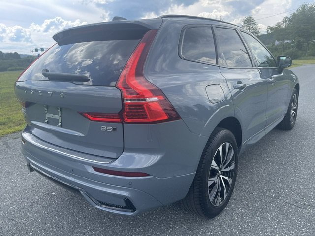 Used 2024 Gray Volvo Core Dark Theme image 4