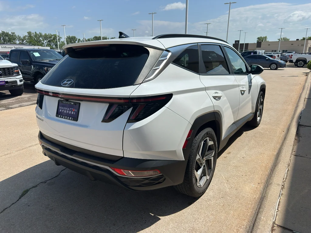 Used 2022 Quartz White Hyundai SEL image 5