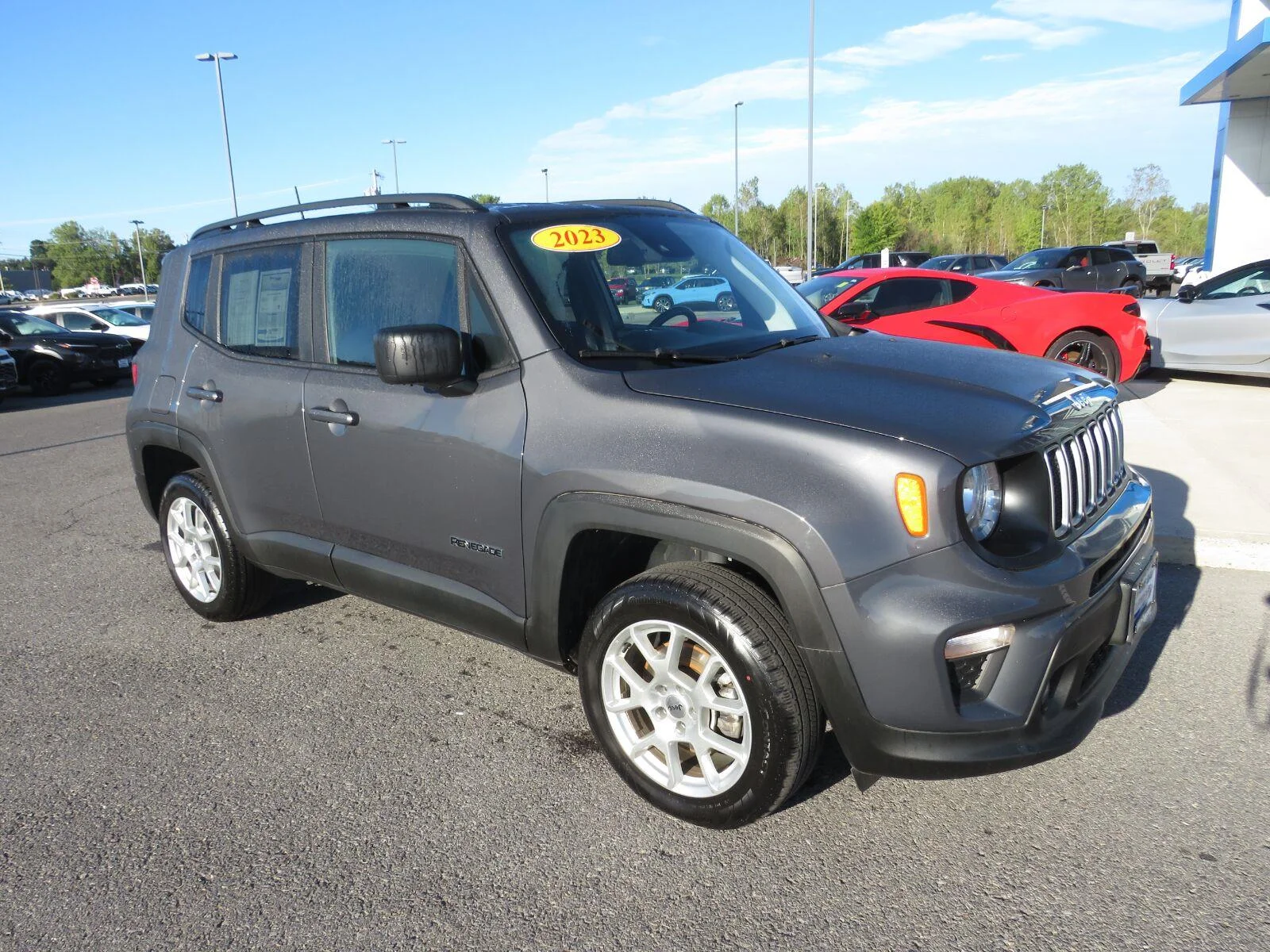 Used 2023 Graphite Gray Jeep Latitude image 6
