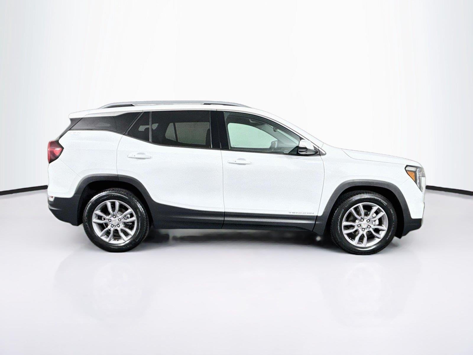 Used 2023 Summit White GMC SLT image 10