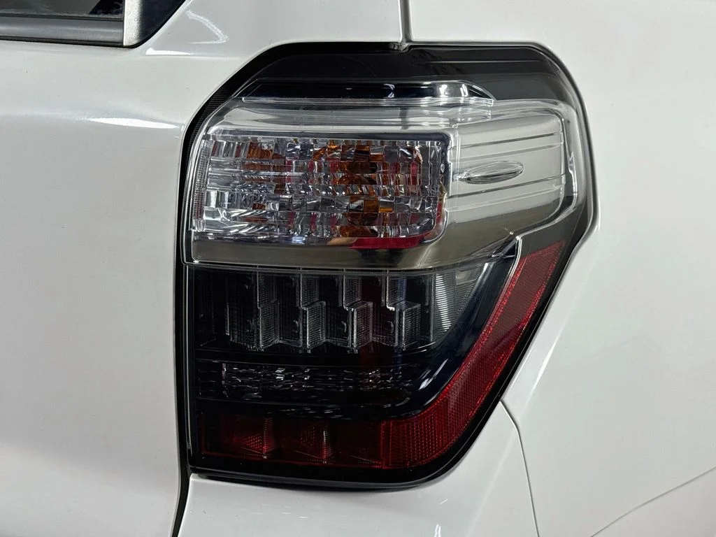 Used 2018 White Toyota SR5 Premium image 32