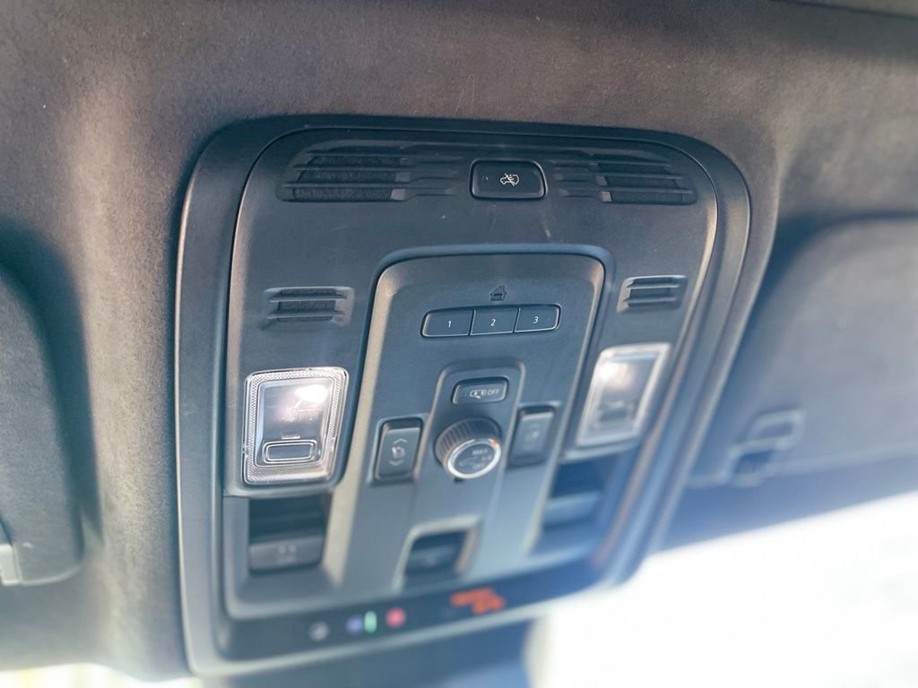 Used 2022 Black Cadillac Sport Platinum image 17