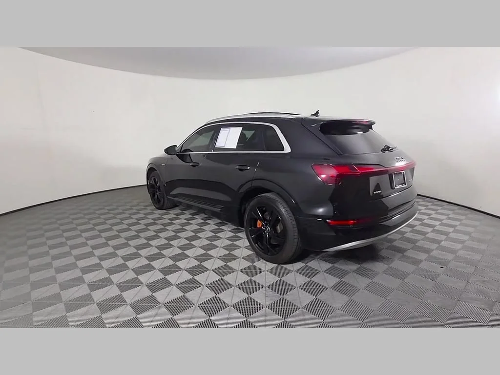 Used 2022 Brilliant Black Audi Premium image 42
