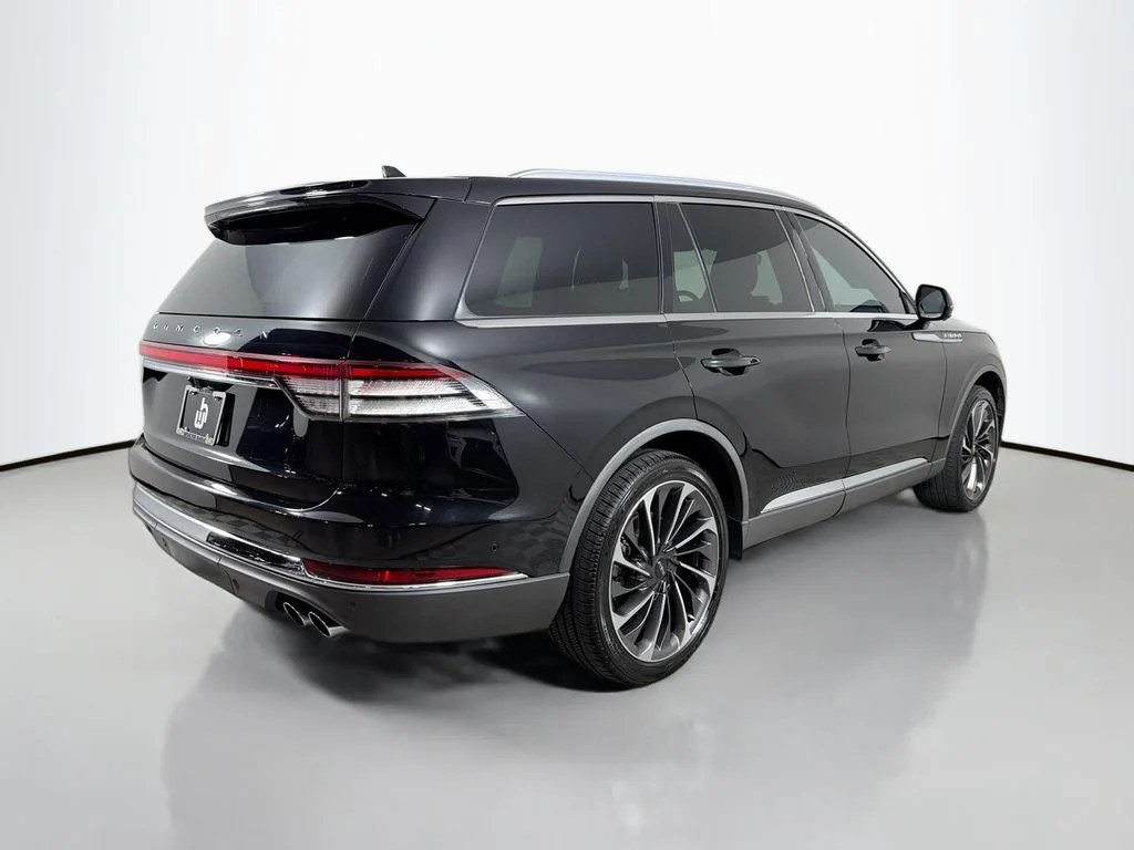 Used 2021 Black Lincoln Reserve image 5