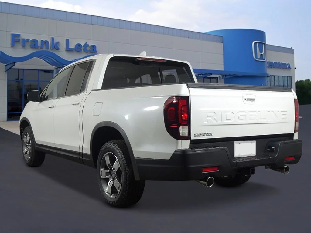 New 2026 Platinum White Pearl Honda RTL image 3