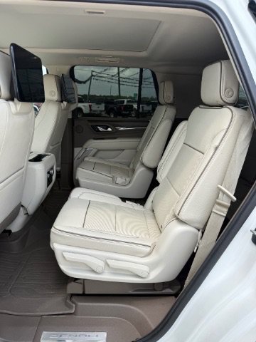Used 2021 White Frost Tricoat GMC Denali image 13