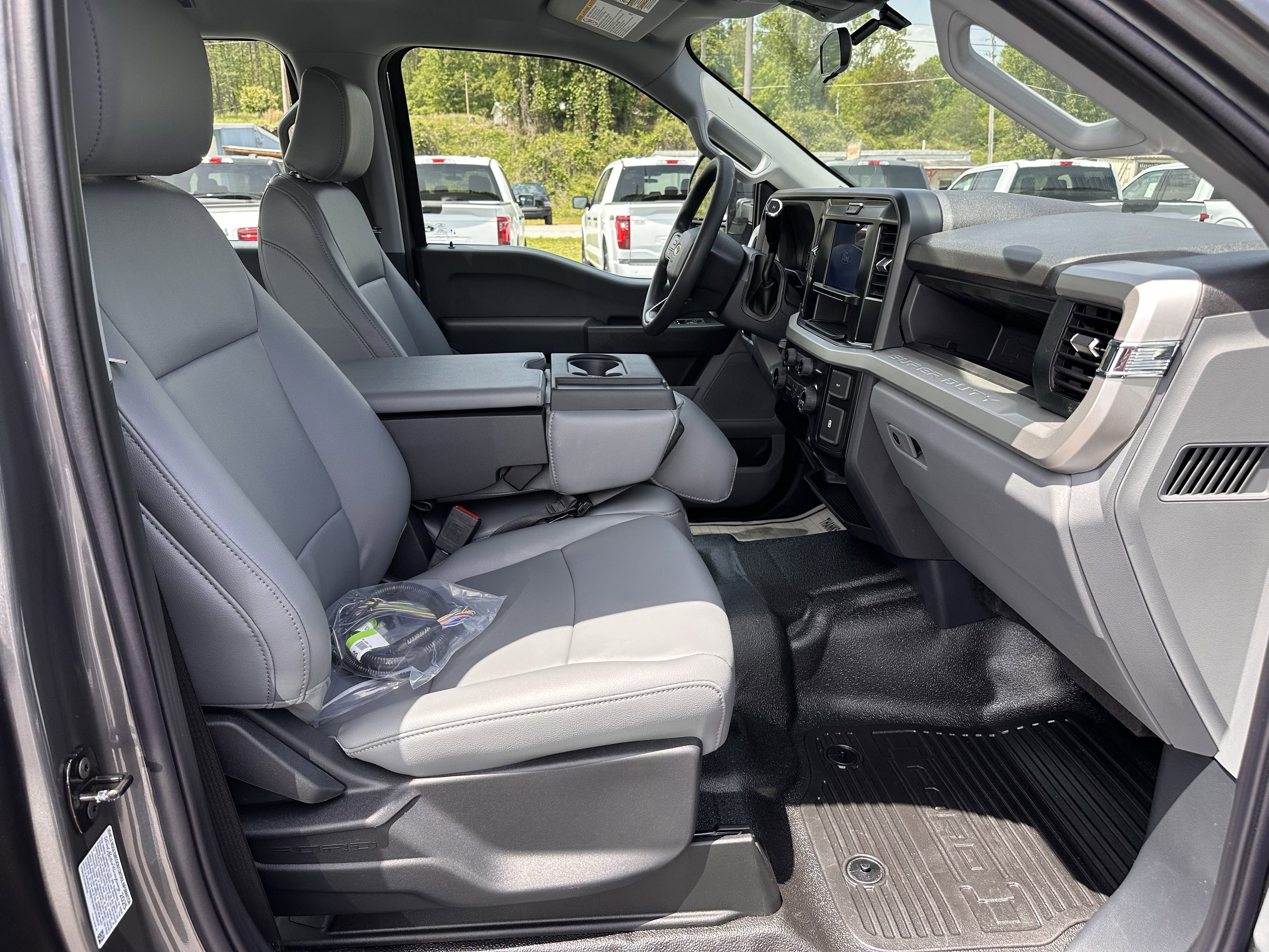 2025 Ford F-350 Super Duty Chassis Cab XL - Photo 12