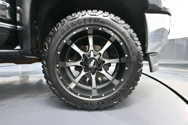 Used 2014 Black GMC SLT image 17