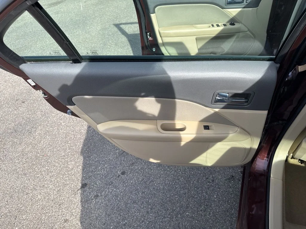 Used 2012 Cinnamon Ford SE image 33