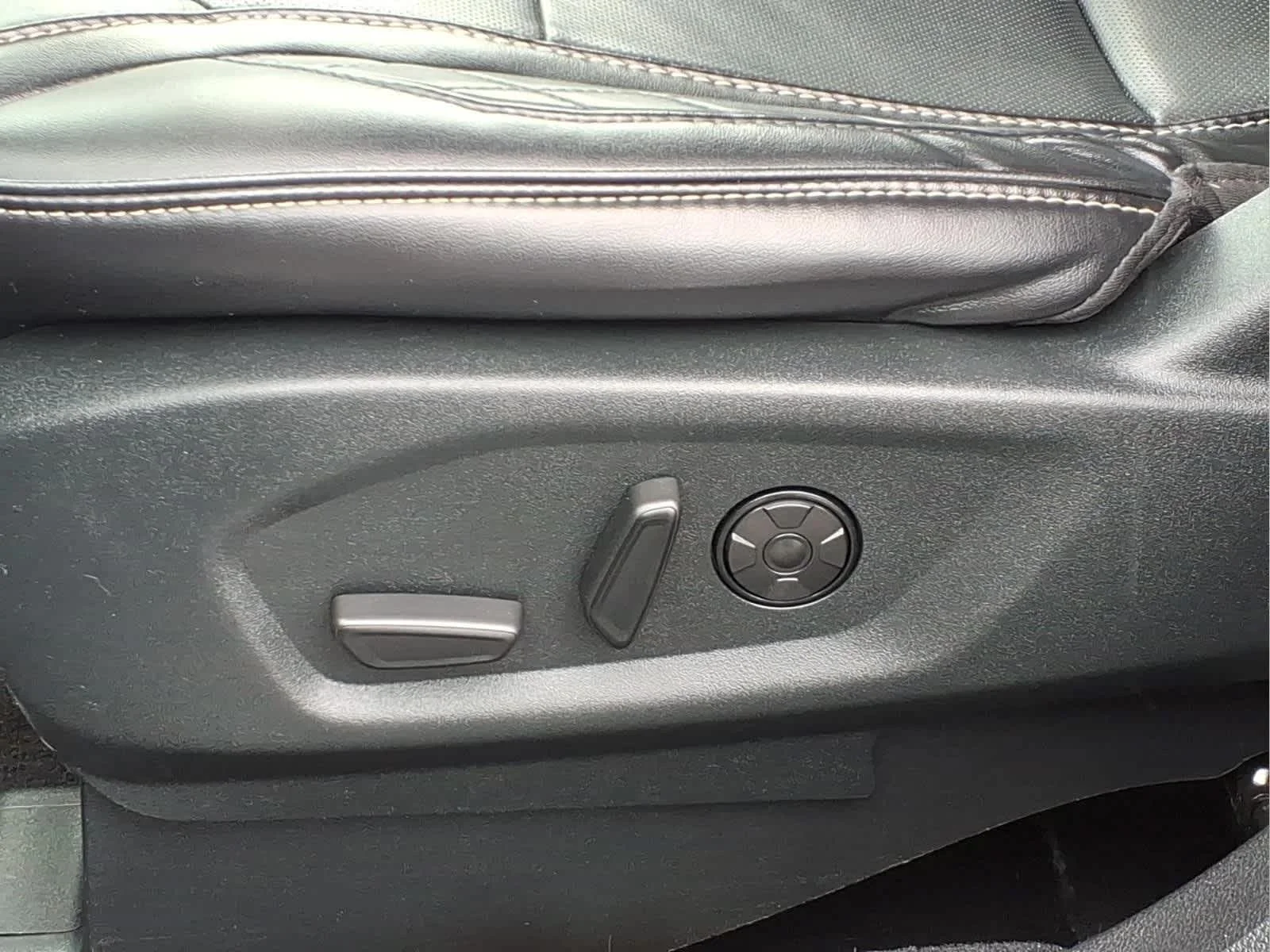 Used 2019 Agate Black Ford Platinum image 16