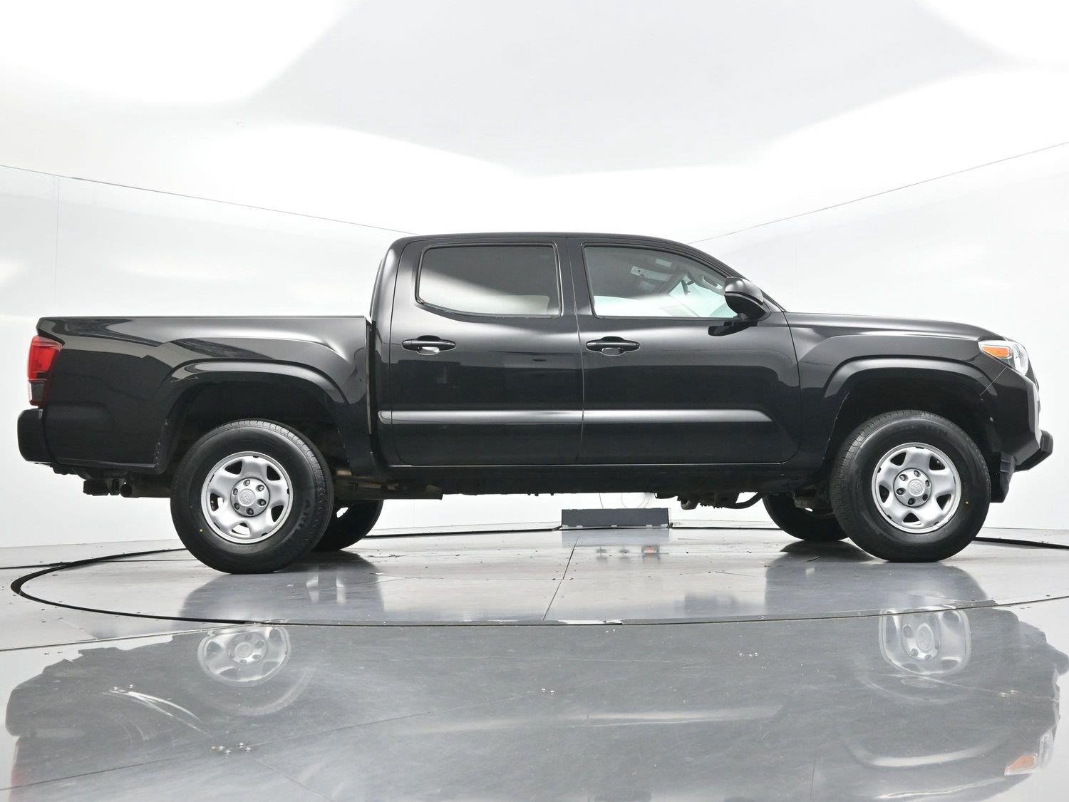 Used 2022 Midnight Black Metallic Toyota SR image 46