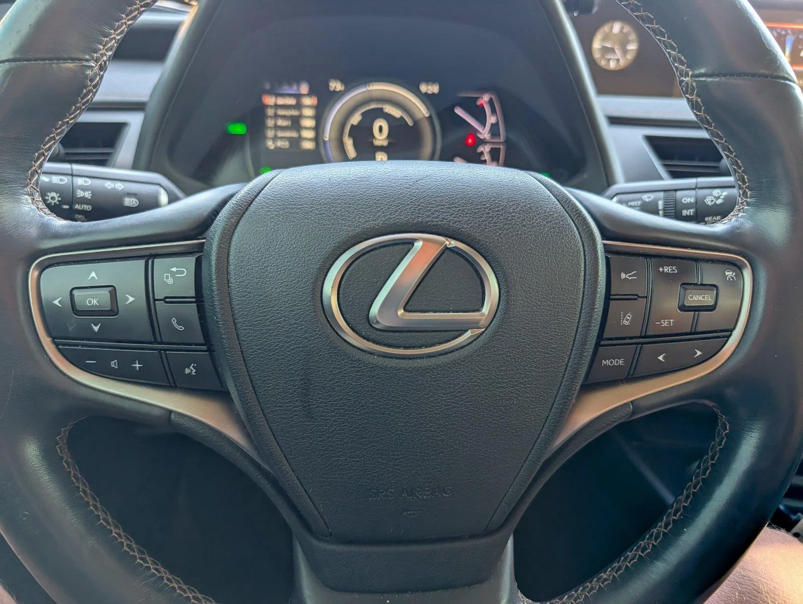 Used 2021 Eminent White Pearl Lexus UX 250h image 22