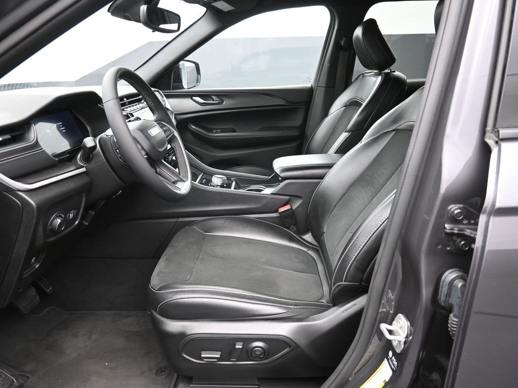 Used 2024 Gray Jeep Altitude image 21