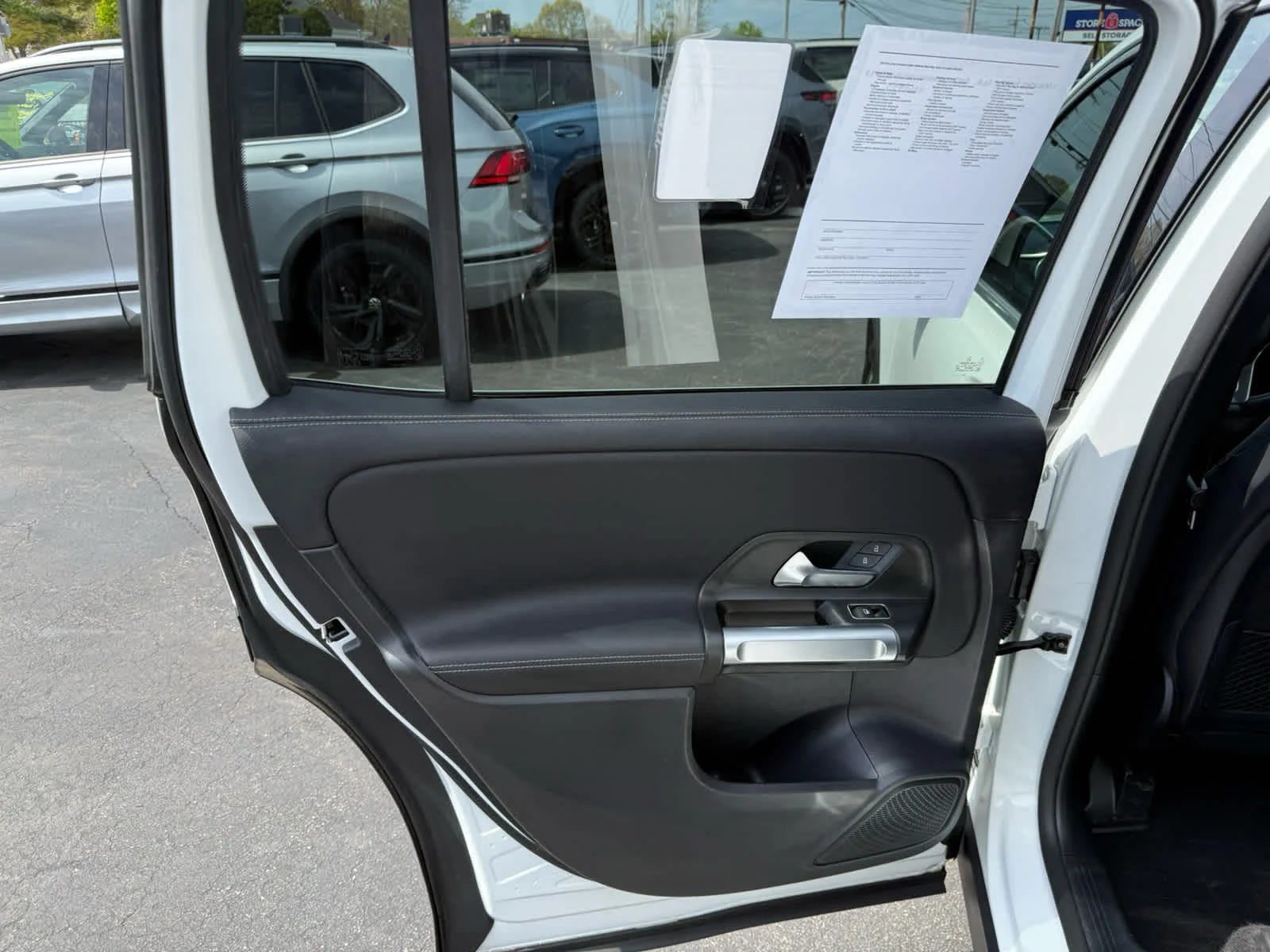 Used 2023 Polar White Mercedes-Benz GLB 250 image 16
