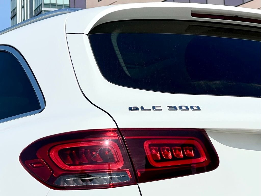 Certified Used 2022  Mercedes-Benz GLC 300 image 9