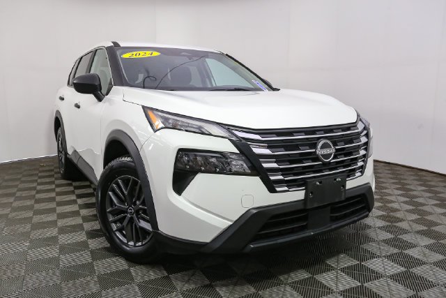 Used 2024 White Nissan S image 3