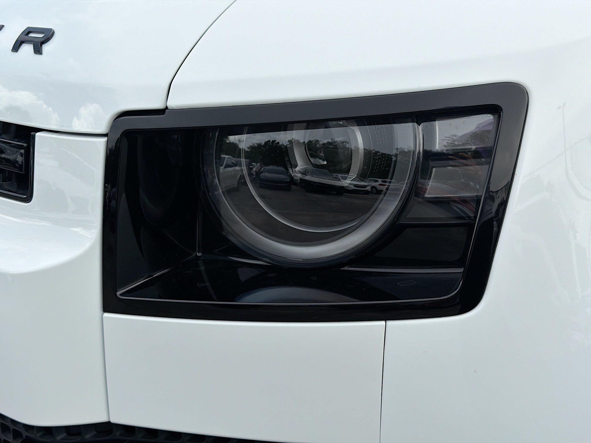 New 2026 Fuji White Land Rover X-Dynamic SE image 9