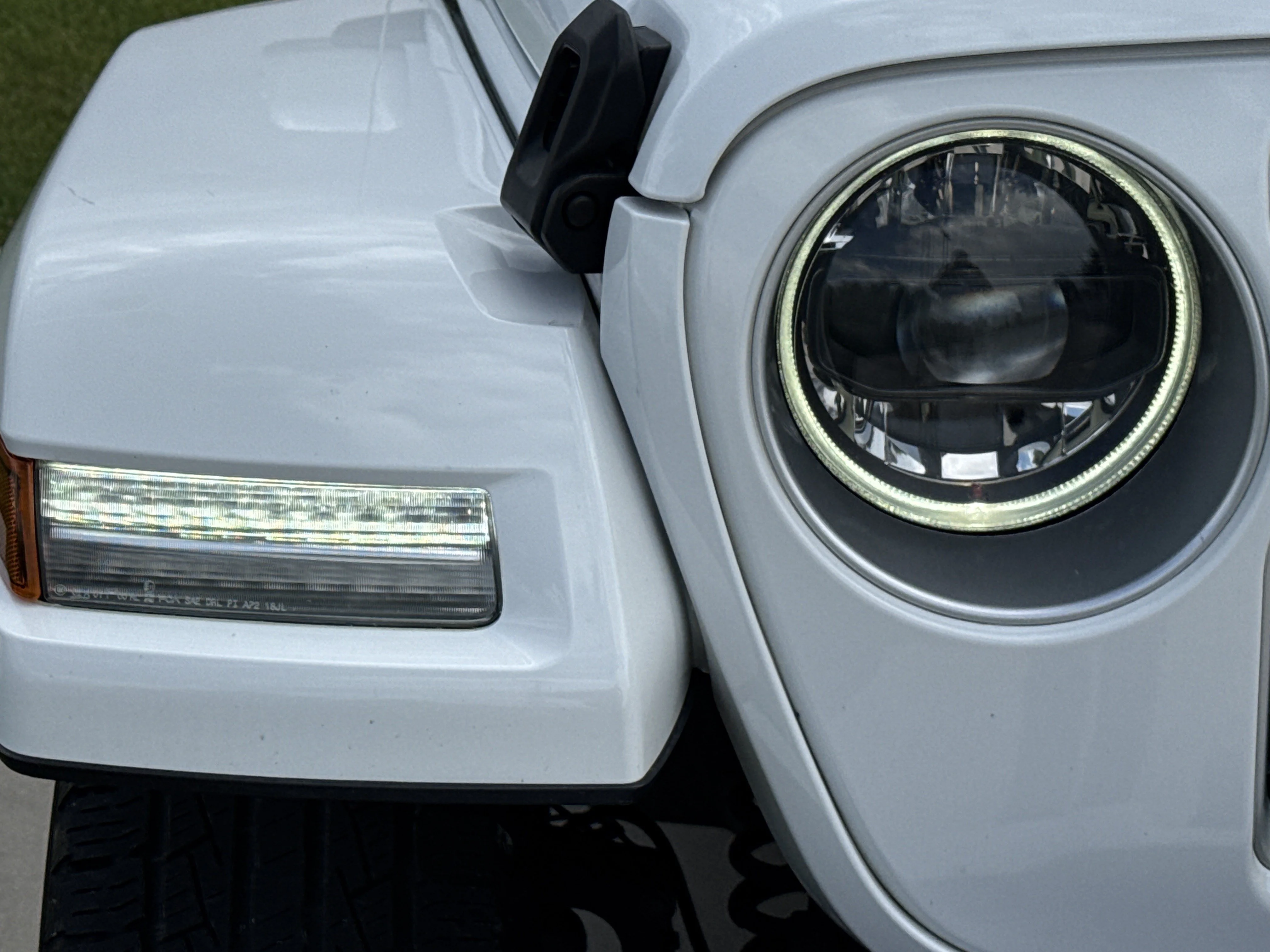 Used 2023 Bright White Clearcoat Jeep High Altitude image 12