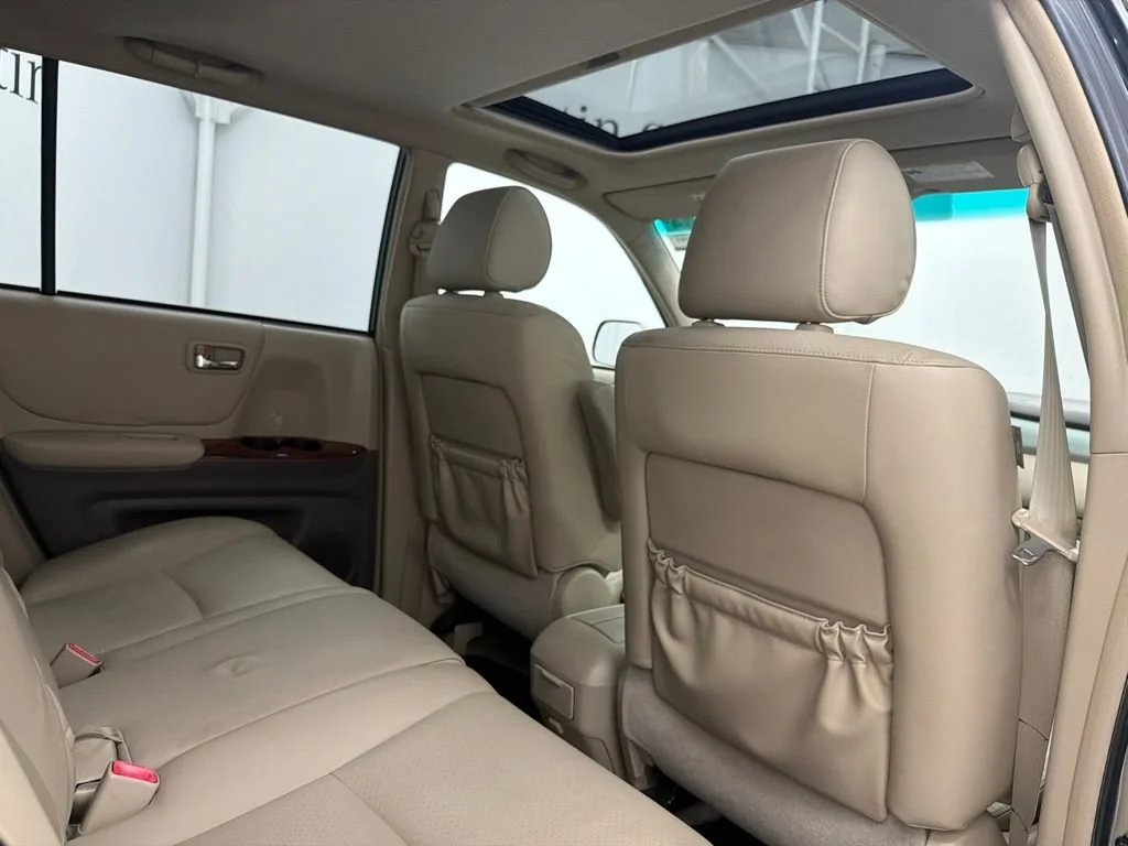 Used 2006 Gold Toyota Limited image 32