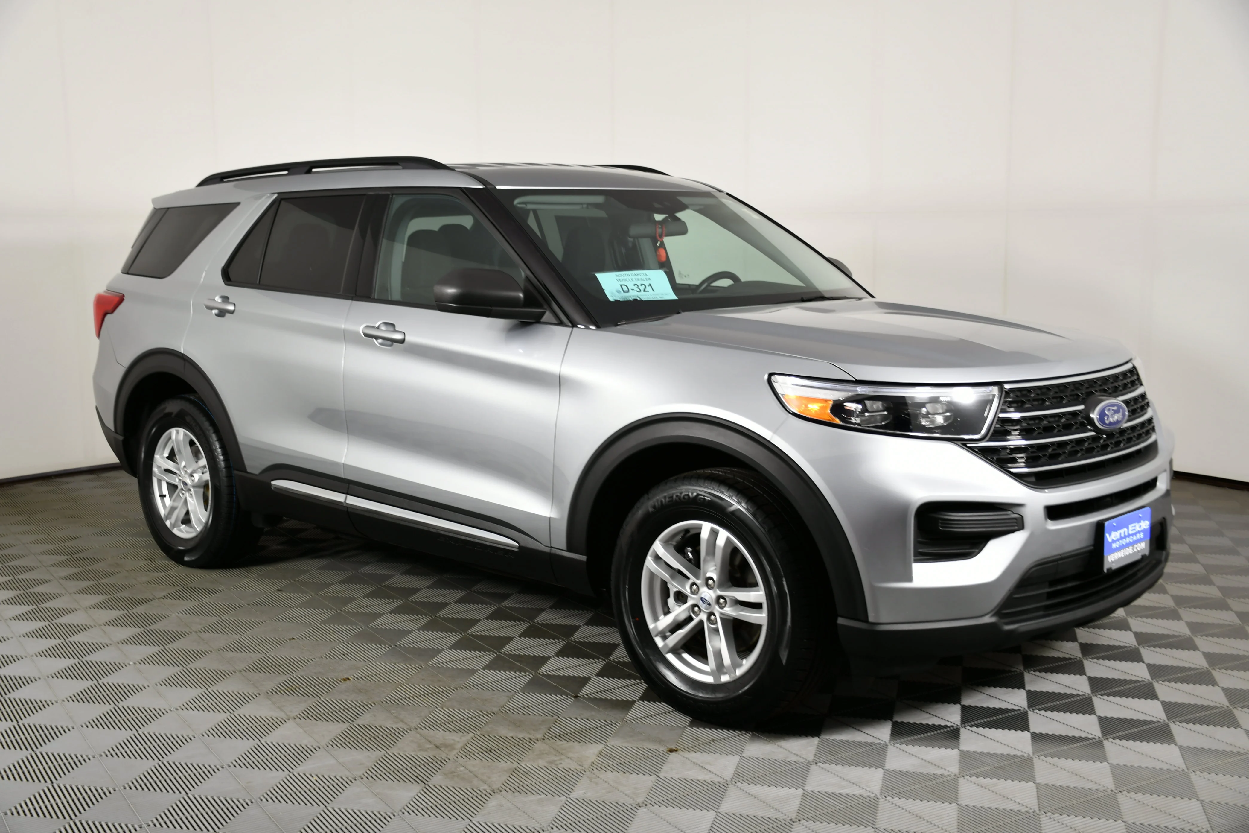 Used 2023 Silver Metallic Ford XLT image 4