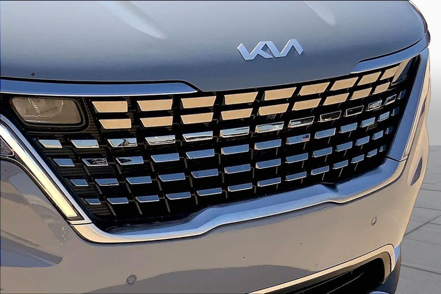 Used 2024 Ceramic Silver Kia SX image 29