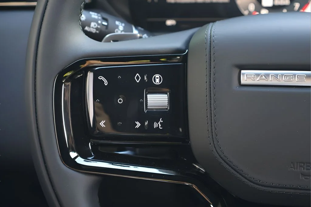 New 2026 Fuji White Land Rover Dynamic SE image 21