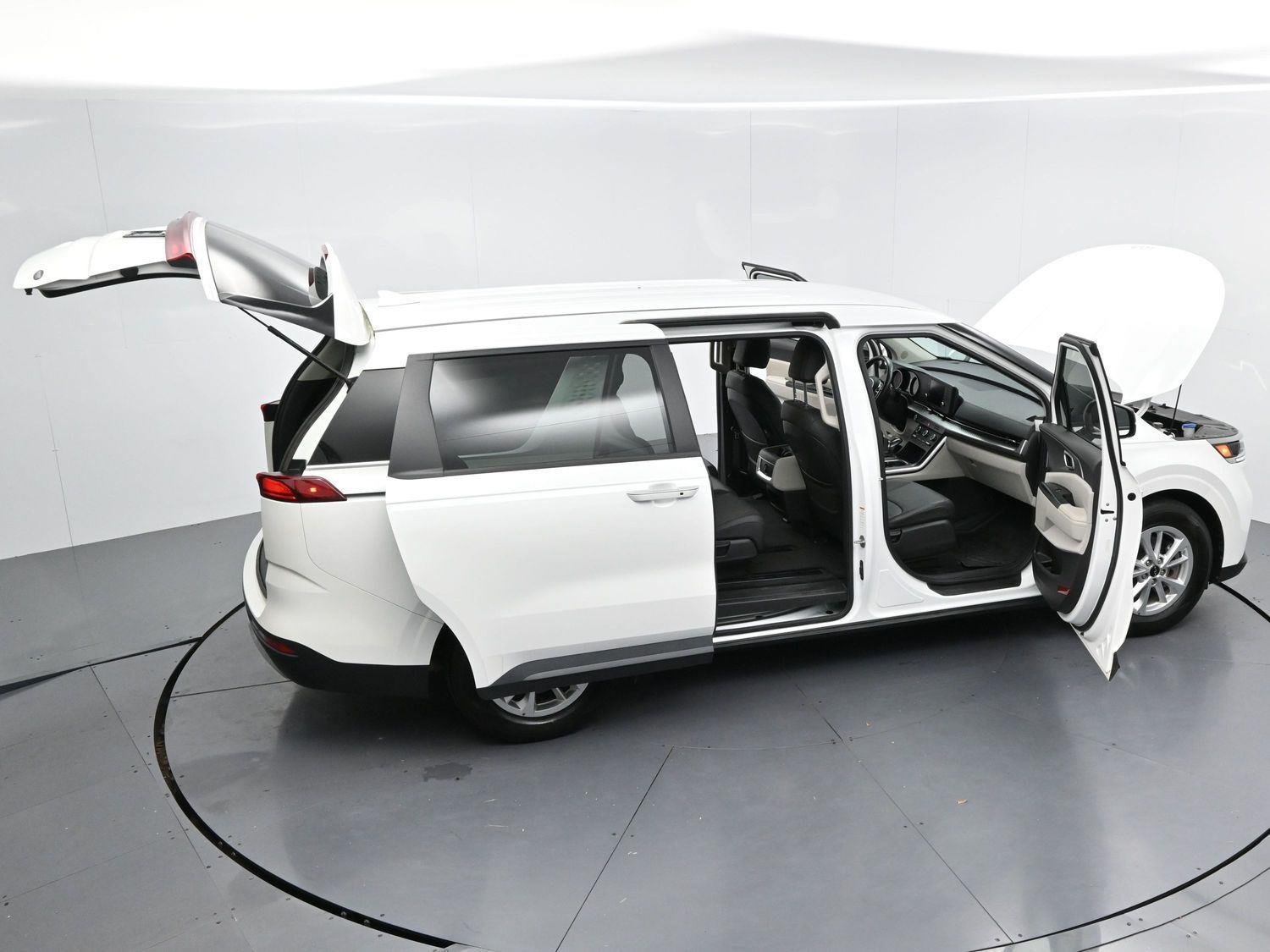 Used 2022 Snow White Pearl Kia LXS image 40