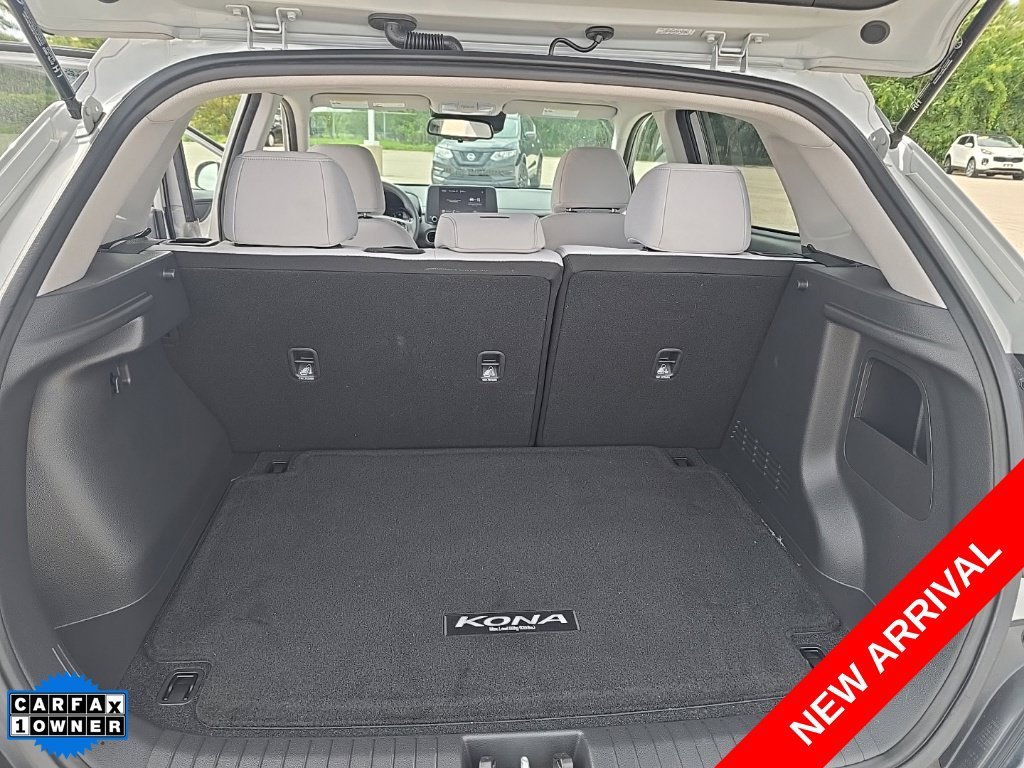 Used 2023 Silver Hyundai SEL image 7
