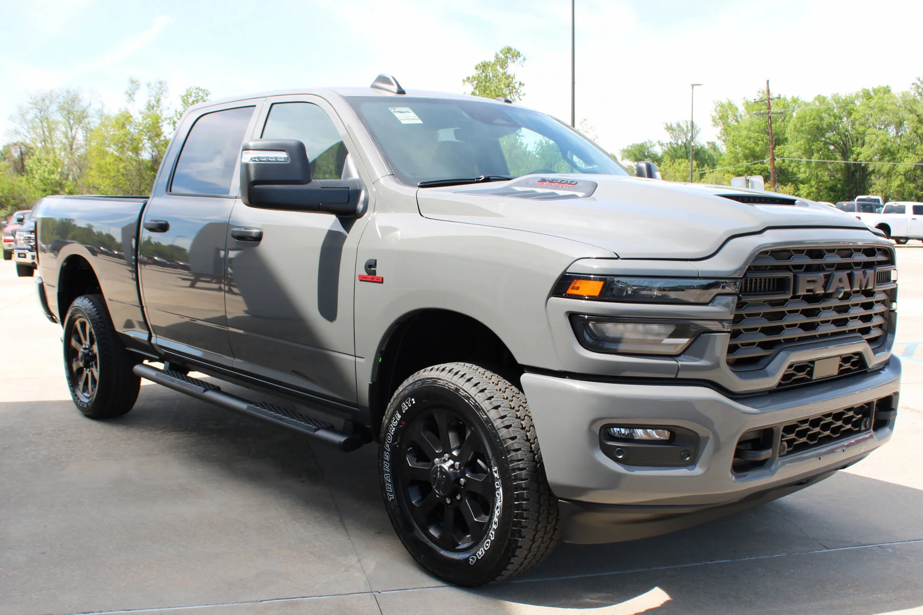 New 2026 Ceramic Gray Clear-Coat Exterior Paint RAM Black Express Crew Cab 4x4 image 25