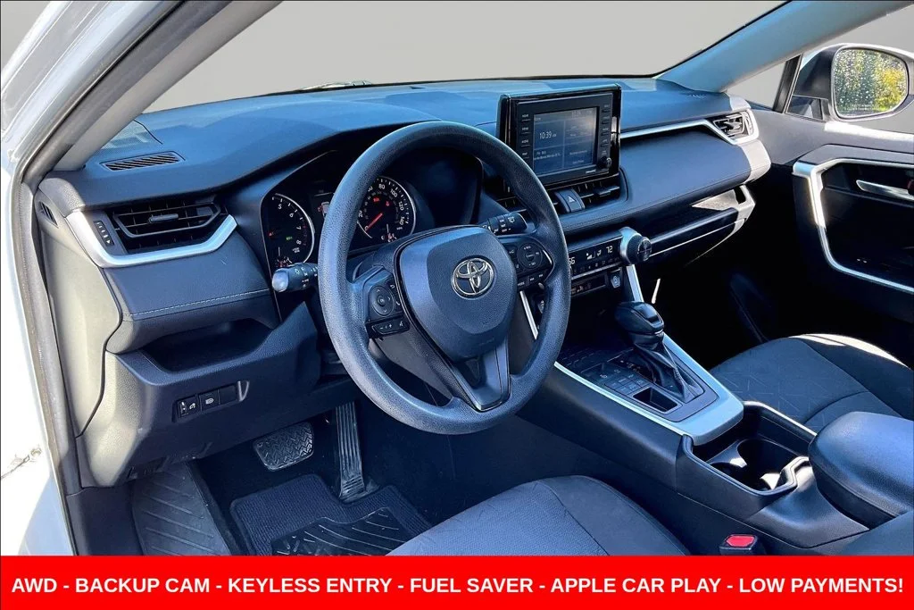 Used 2020 White Toyota XLE image 20