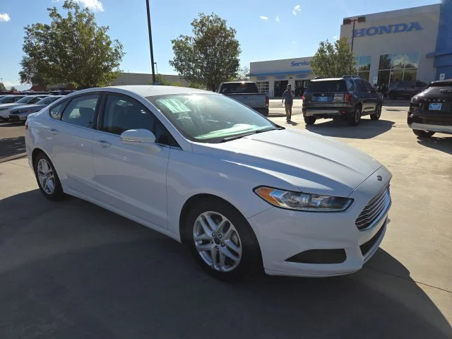 Used 2016 White Ford SE image 3