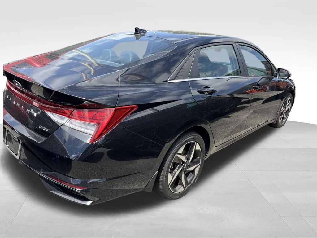 Used 2023 Black Hyundai Limited image 7